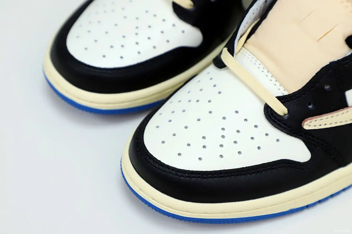 SCOTT 1 FRAGMENT DESIGN JORDAN X Kimikick AIR LOW X TRAVIS 0801